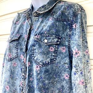 Rue21 acid washed denim button up collard shirt L